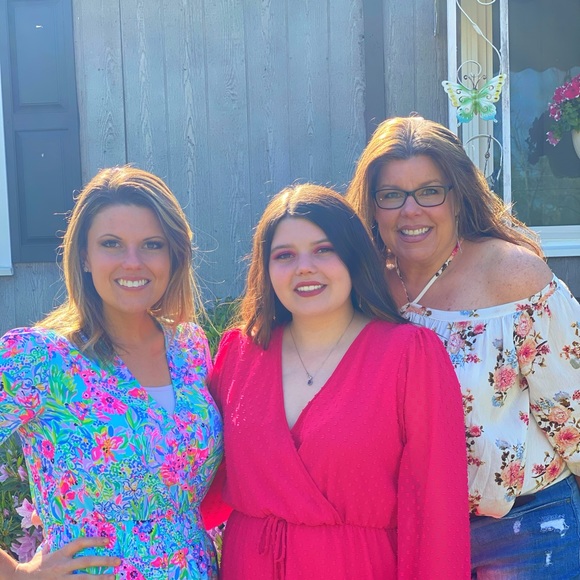 Meet your Posher, Lindsey - Picture 3 of 3